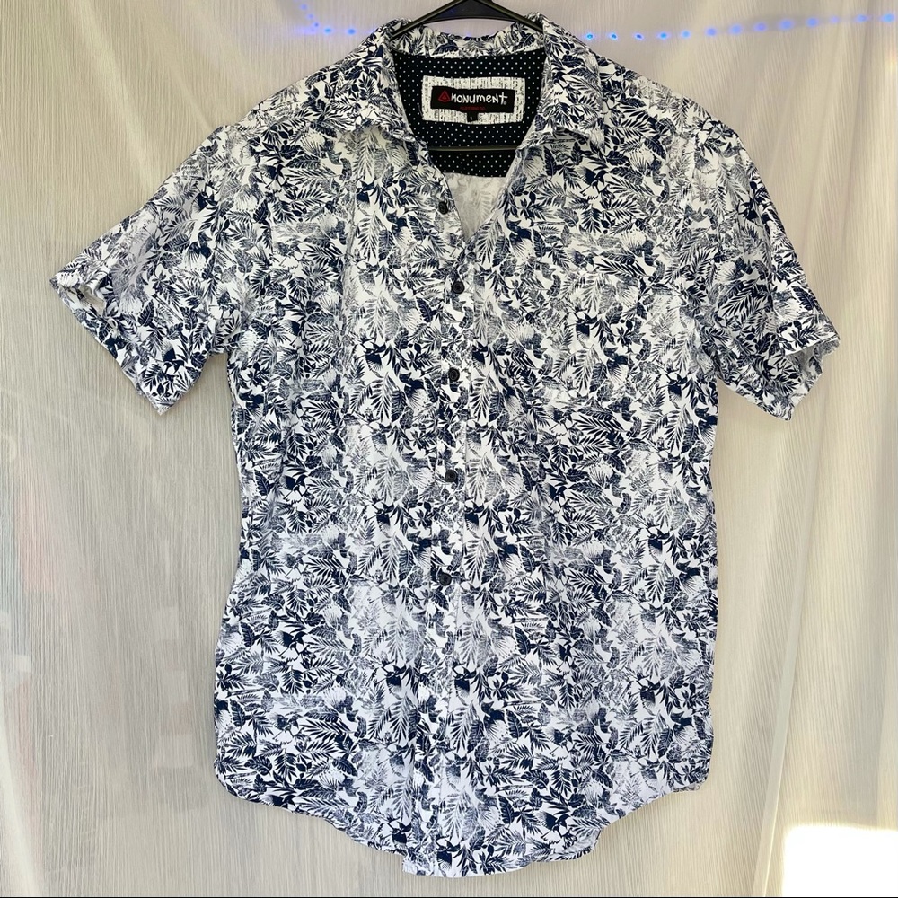 Men’s Monument Short Sleeve Shirt Size Large
